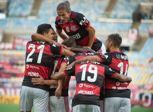 jogadores-do-flamengo-celebram-gol-contra-o-fortaleza-1599354107538_v2_4x3